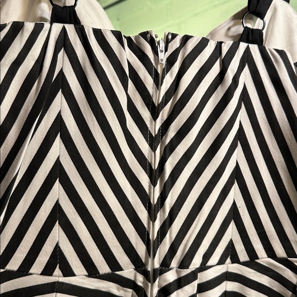 Dollface Dress - Black and White Dress w/ Pockets - Vixen by Micheline Pitt - Picture 5 of 6